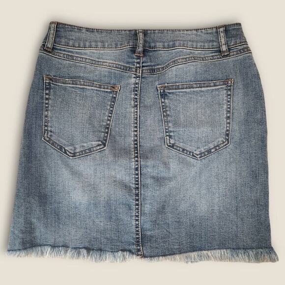 Rewash Juniors Vintage Reunion Distressed Mini Denim Skirt Size 3 - Picture 3 of 5